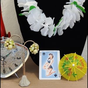 1950 vtg. Clip earrings